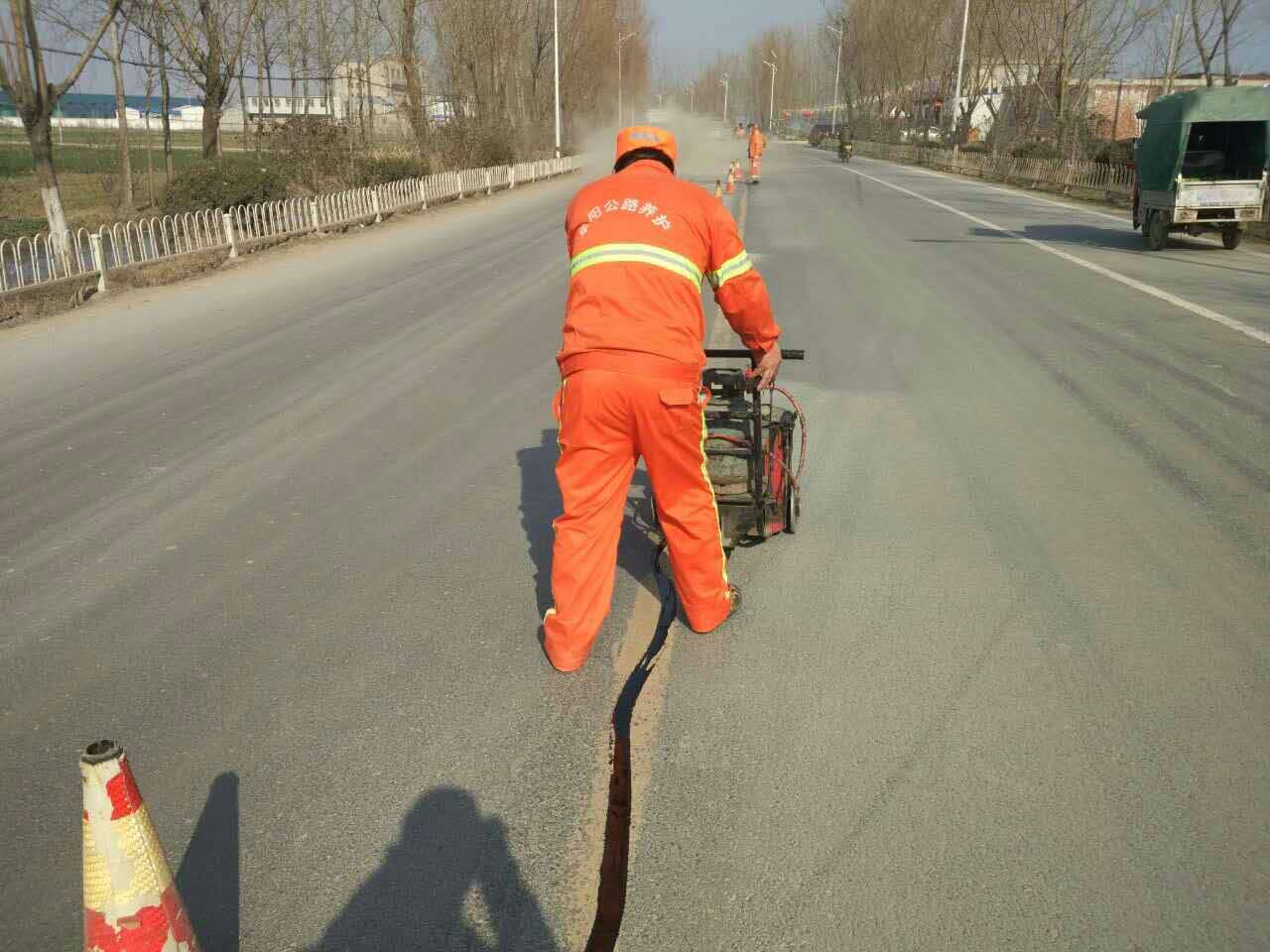 裂縫修補(bǔ)可選擇嘉格瀝青公路灌縫膠
